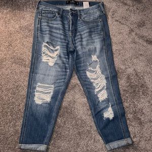Hollister low rise boyfriend jean